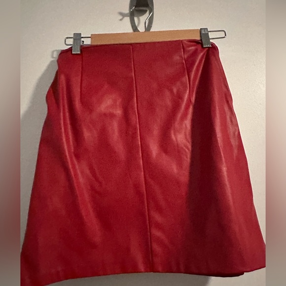 Zara - faux leather mini skirt - Picture 3 of 5